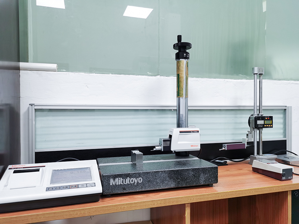 Surface roughness meter